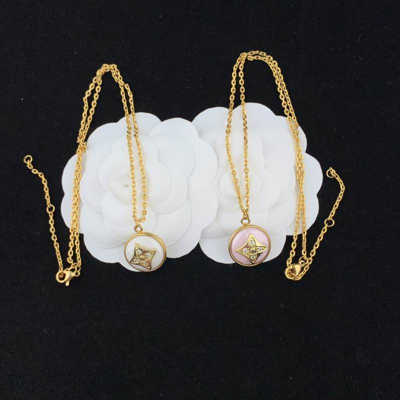 LV Necklace 03lyr393